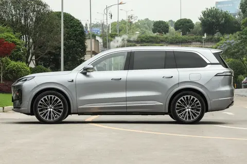 真是大肚囊：深蓝S09四驱Ultra+高定版 能装六个人七个行李箱